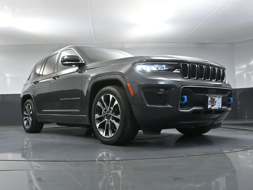 Used 2023 Gray Jeep Overland 4xe image 49