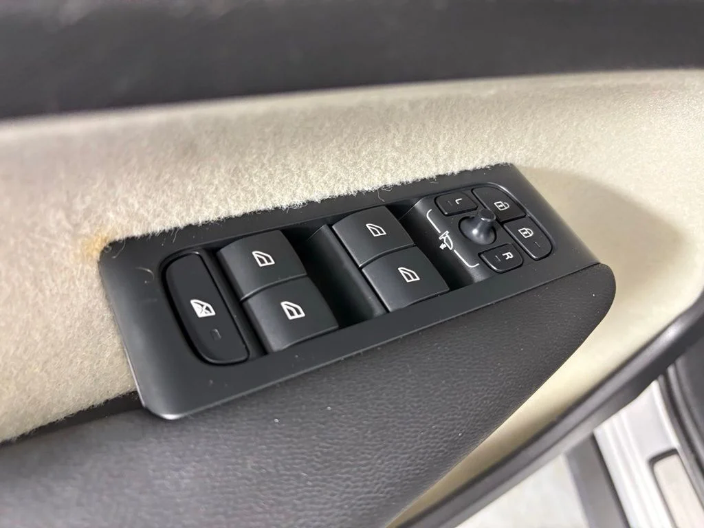 Used 2023 Silver Volvo Plus image 15
