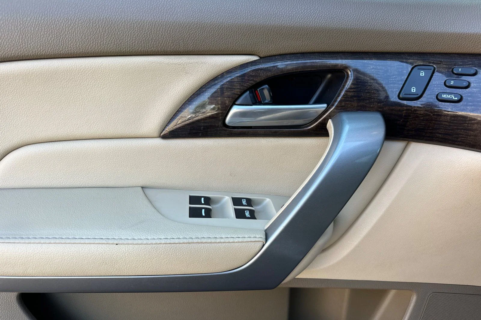 Used 2012  Acura Technology image 10