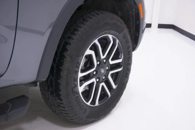 Used 2025 Carbonized Gray Metallic Ford LARIAT image 5