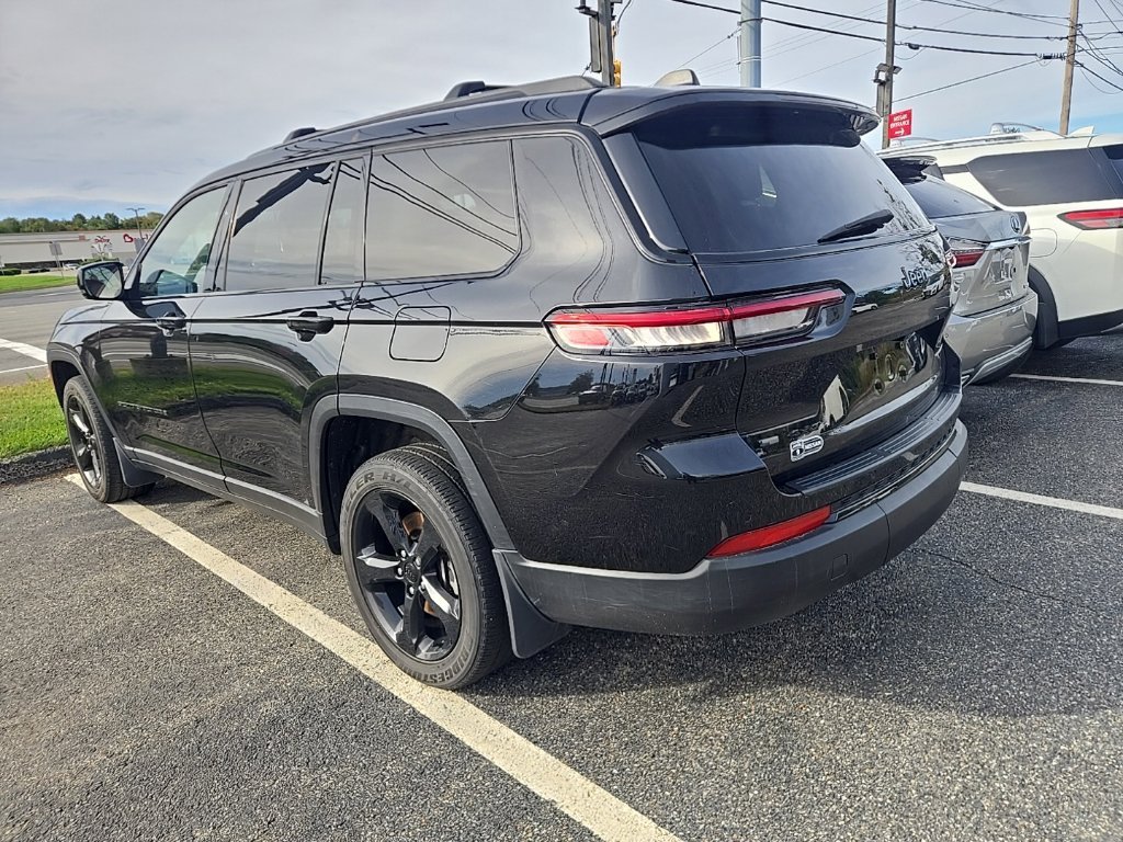 Used 2021 Black Jeep Altitude image 3