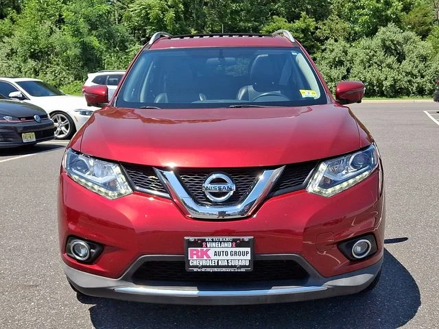 Used 2016 Red Nissan SL image 3