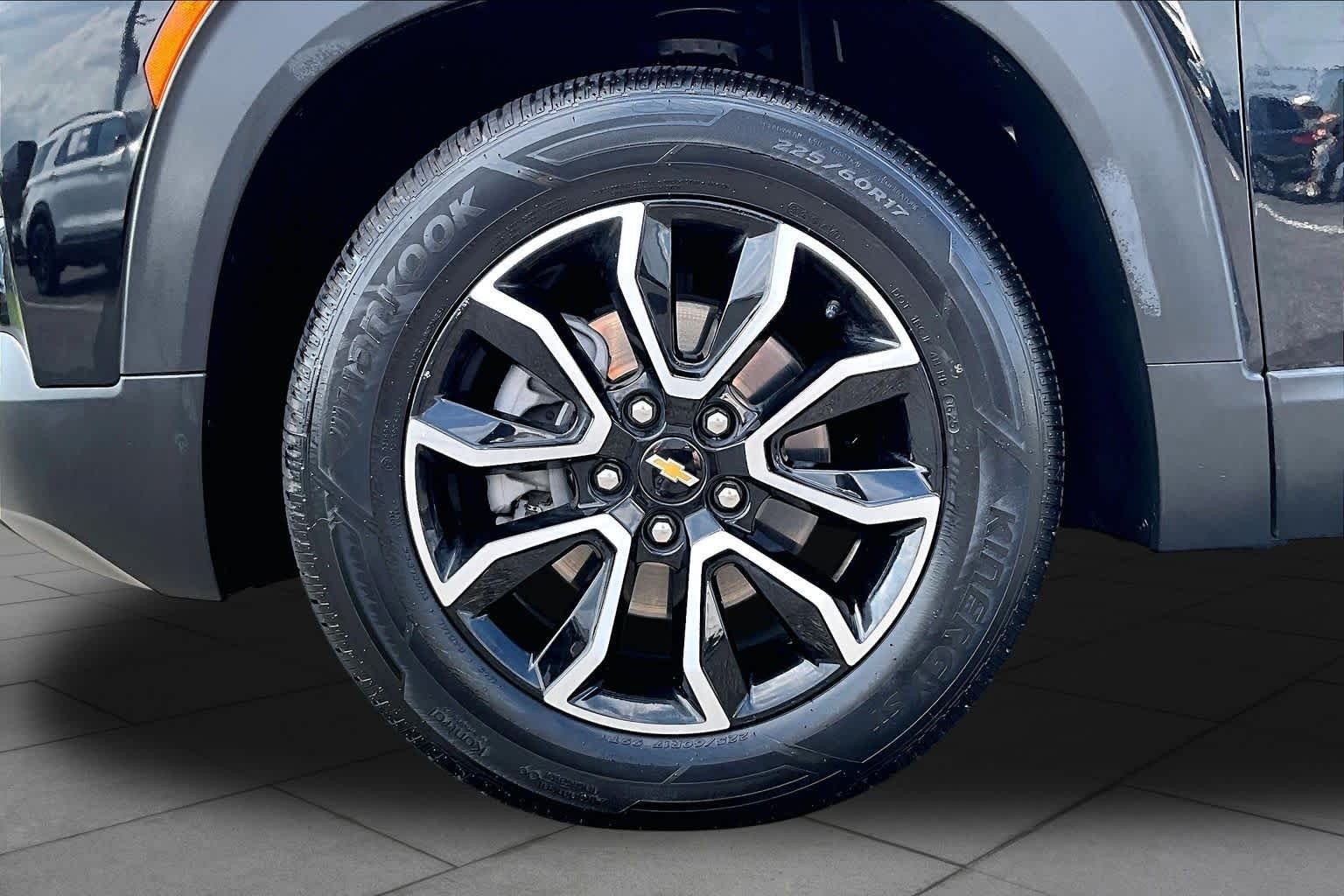 Used 2021 Mosaic Black Metallic Chevrolet ACTIV image 11