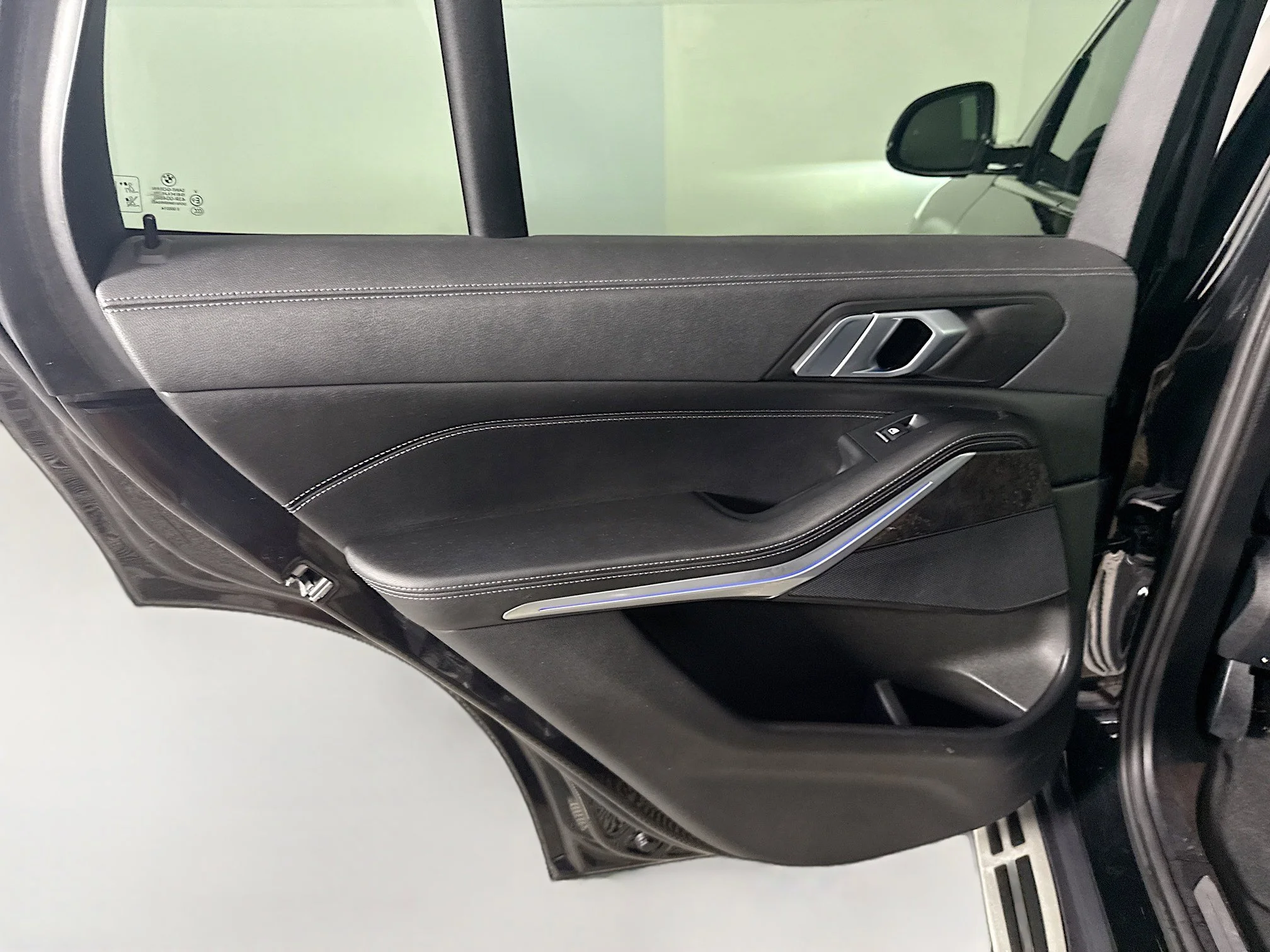 Used 2023 Black Sapphire Metallic BMW sDrive40i image 22