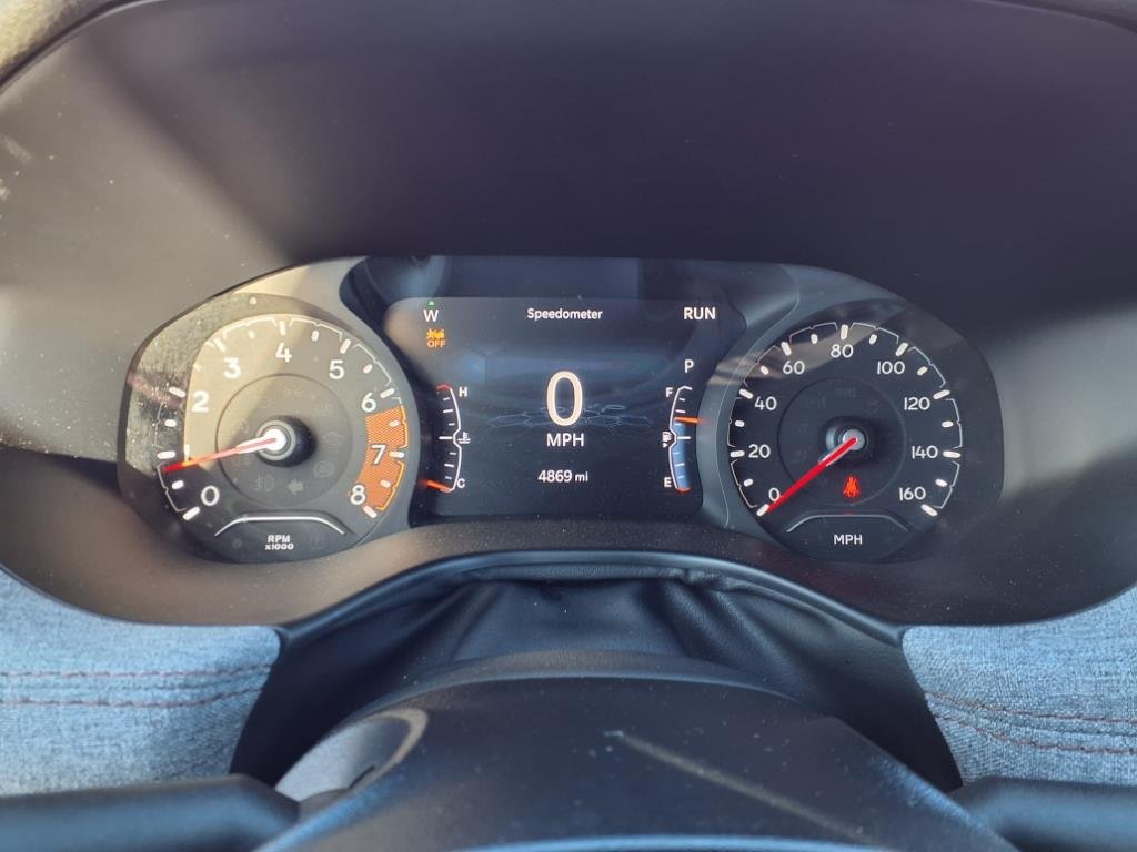 Used 2024 Black Jeep Latitude Lux image 20