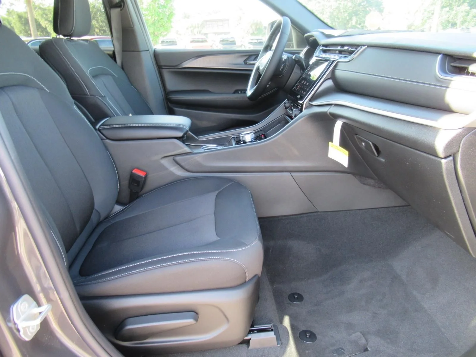 New 2026 Baltic Gray Metallic Clear-Coat Exterior Paint Jeep Laredo X image 10
