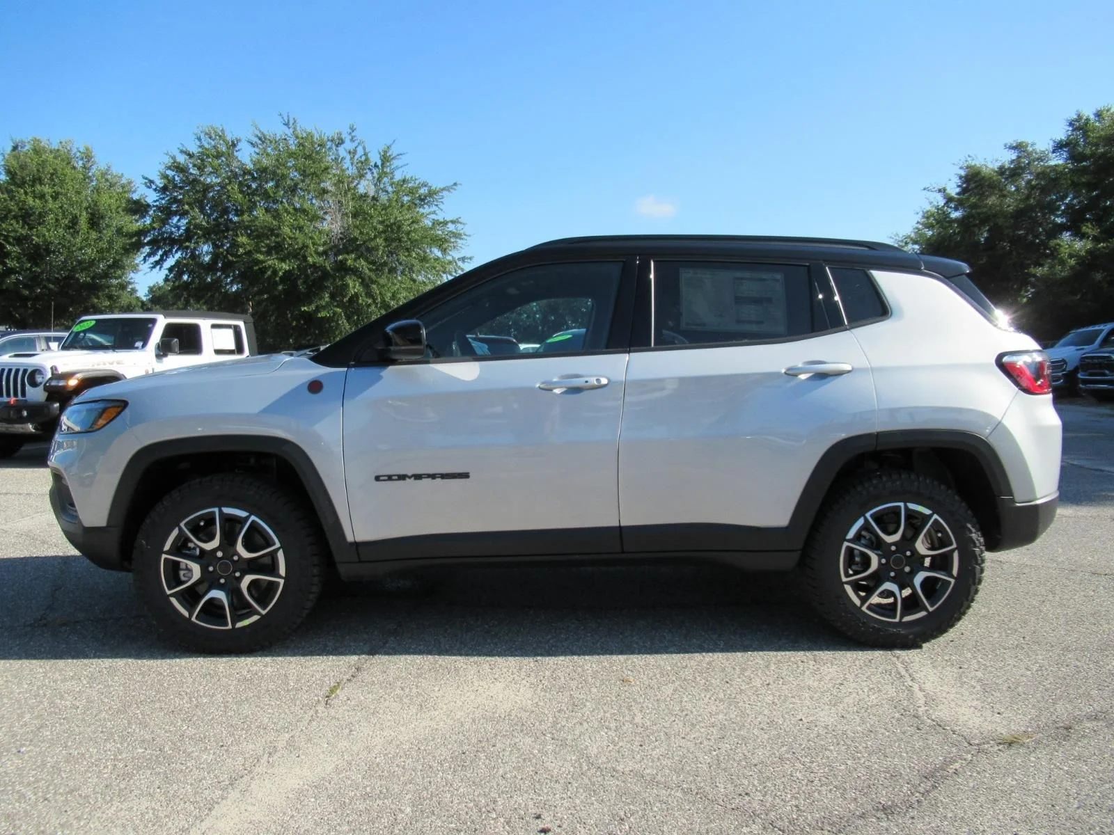 New 2026 Silver Zynith Metallic Clear-Coat Exterior Paint Jeep Trailhawk image 4