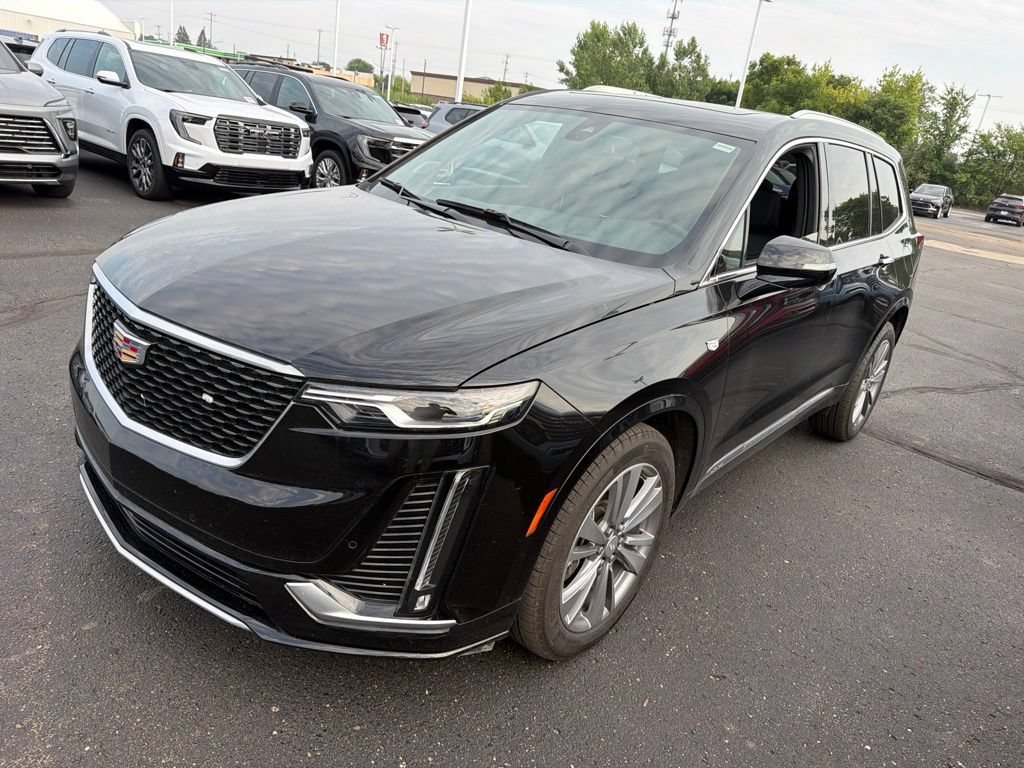 Used 2025 Stellar Black Metallic Cadillac Premium Luxury image 5
