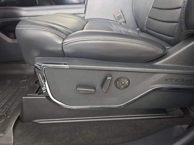 Used 2026 Black Metallic Ford Platinum image 28