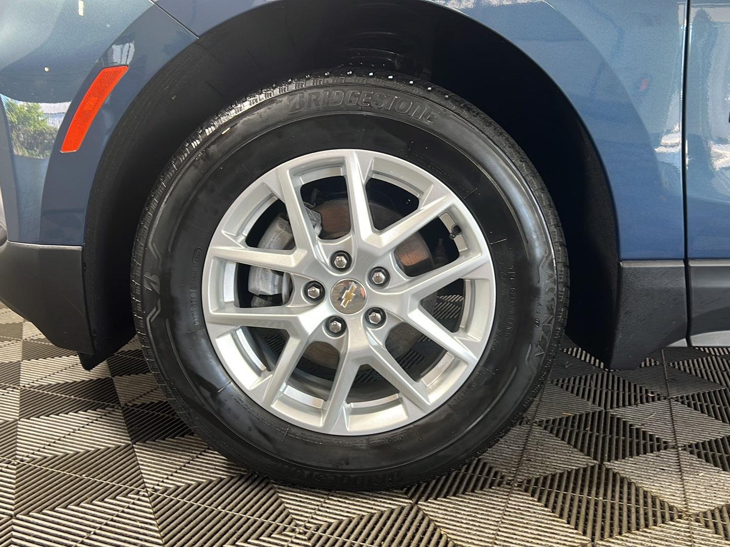 Used 2024 Lakeshore Blue Chevrolet LT image 29