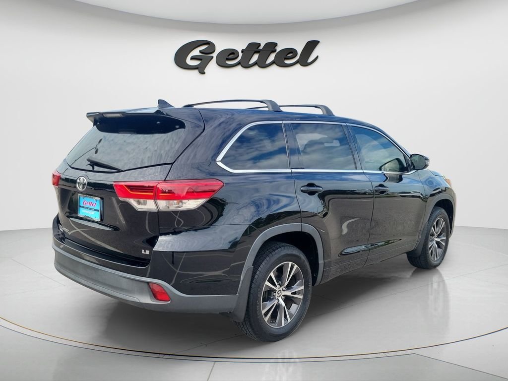 Used 2017 Black Toyota LE Plus image 5