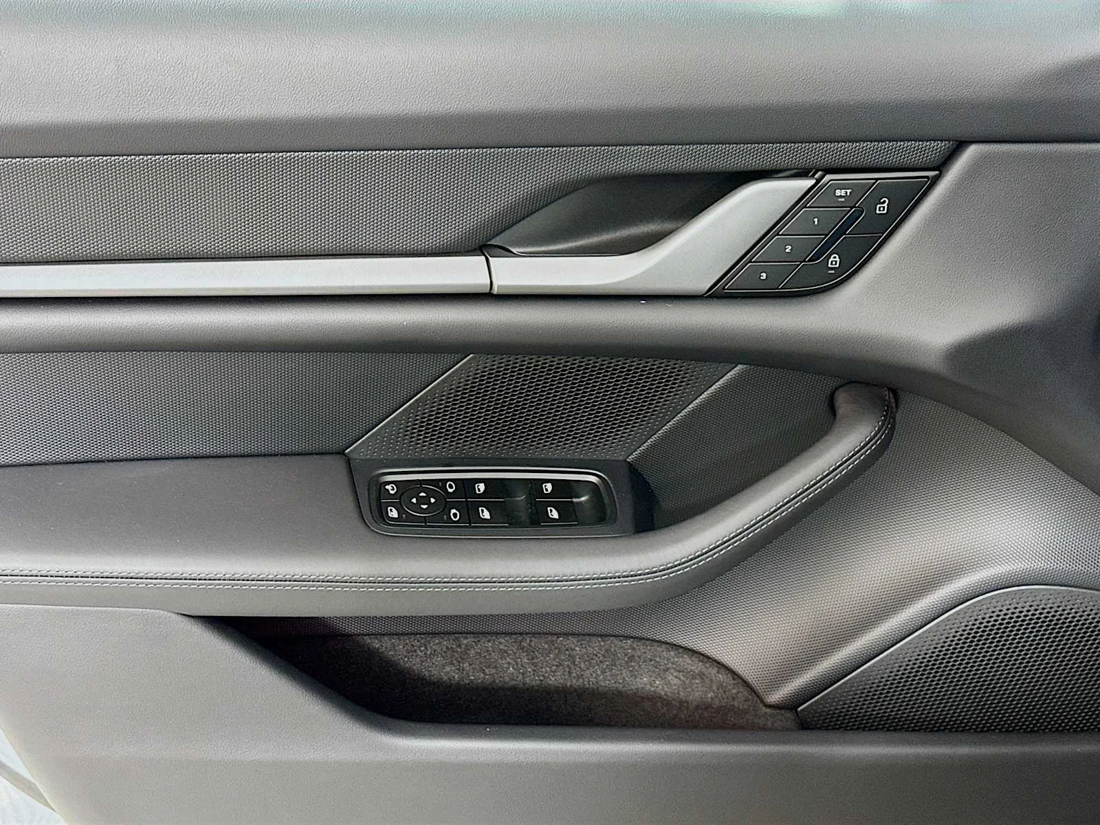 2025 Porsche Taycan Base - Photo 11