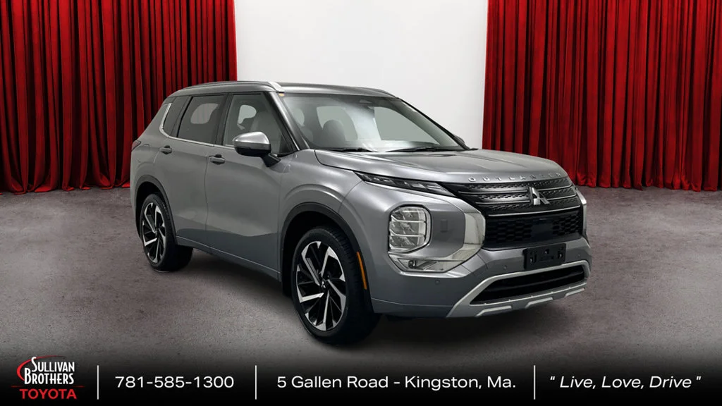 Used 2023 Gray Mitsubishi SEL Black Edition image 3