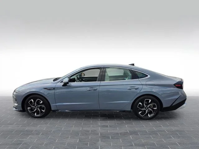 Used 2025 Blue Hyundai SEL image 4