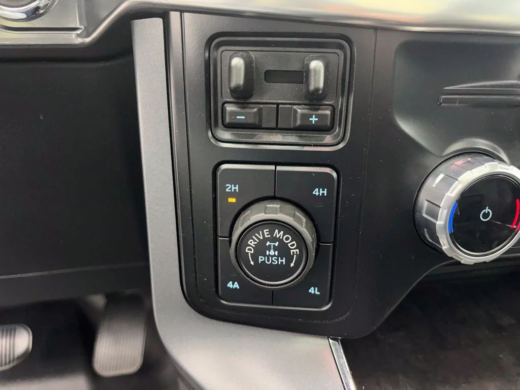Used 2023 Silver Ford Lariat image 28