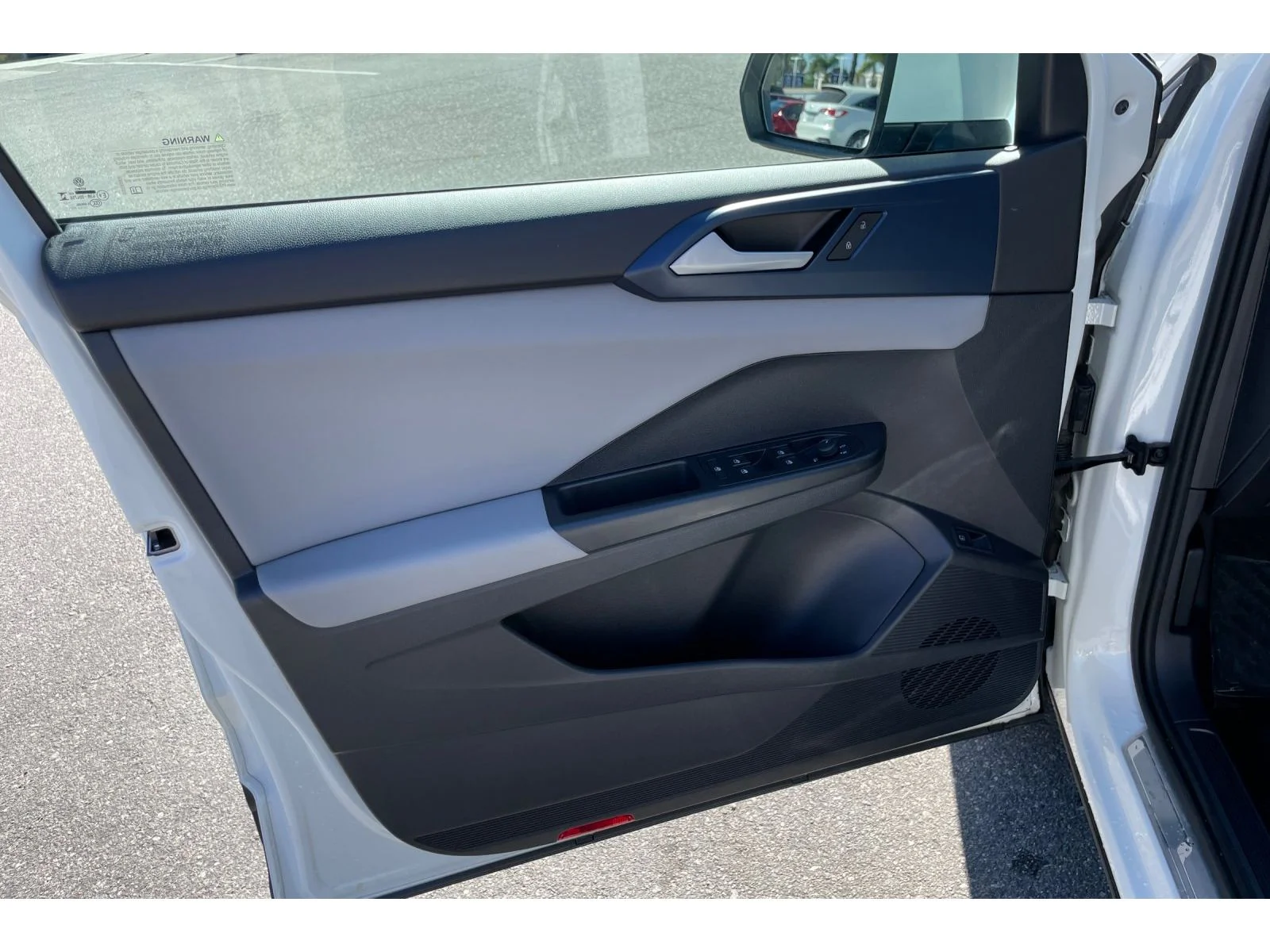 Used 2023 Pure White Volkswagen SE image 10
