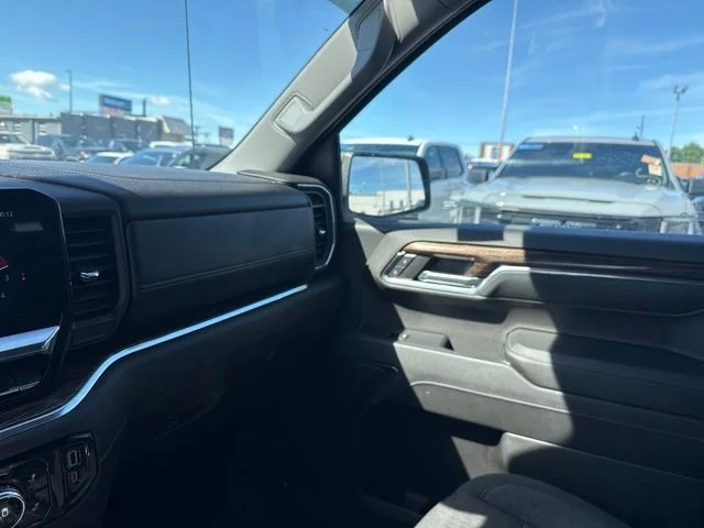 Used 2024 White GMC Elevation image 25