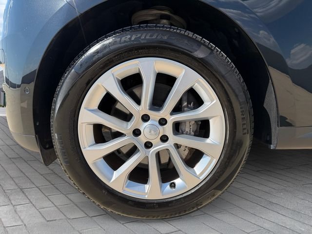 Used 2025 Santorini Black Metallic Land Rover SE image 9