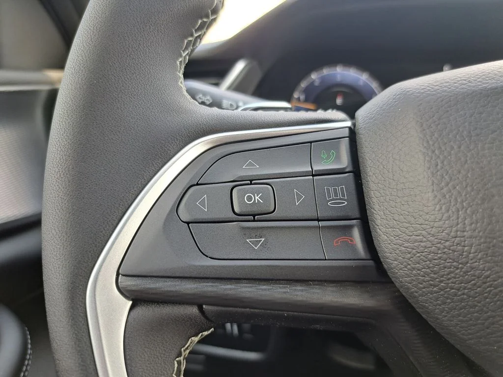 New 2026 Velvet Red Pearl-Coat Exterior Paint Jeep Laredo image 14