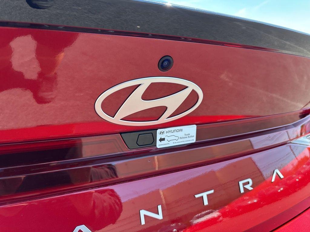 2025 Hyundai Elantra SEL - Photo 14
