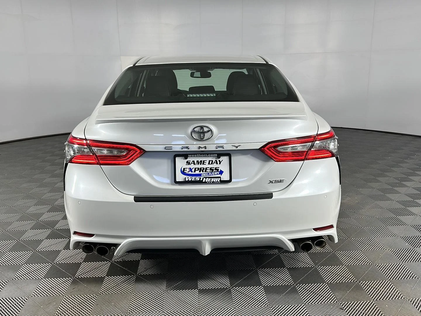 Used 2018 Pearl Toyota XSE image 6