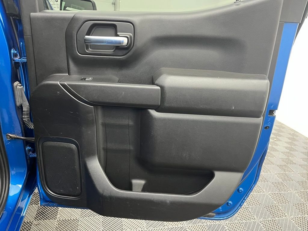 Used 2022 Glacier Blue Metallic Chevrolet Custom image 33
