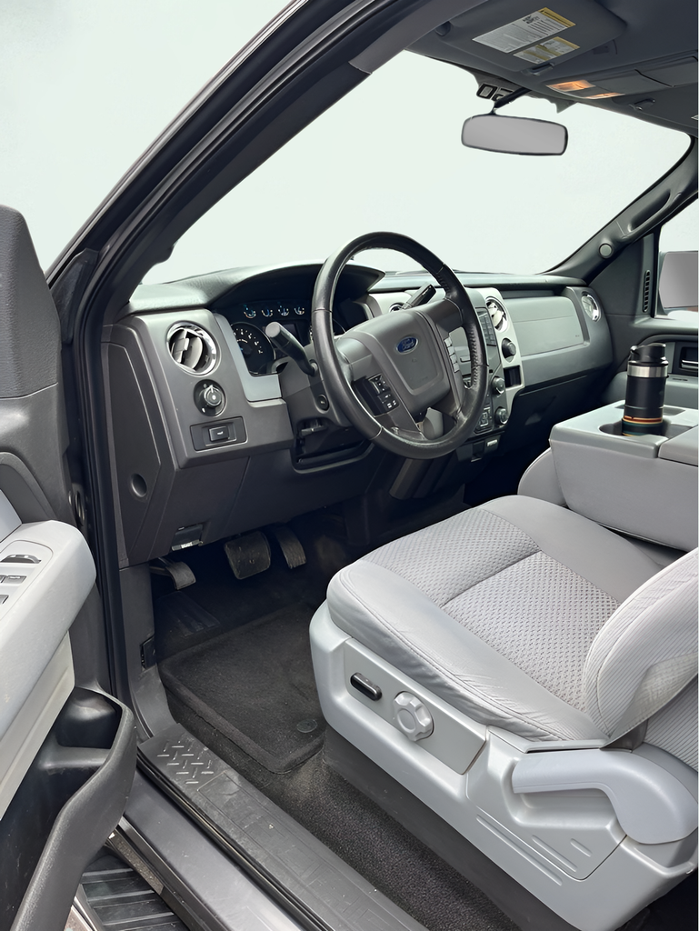 Used 2013 Tuxedo Black Metallic Ford XLT image 10