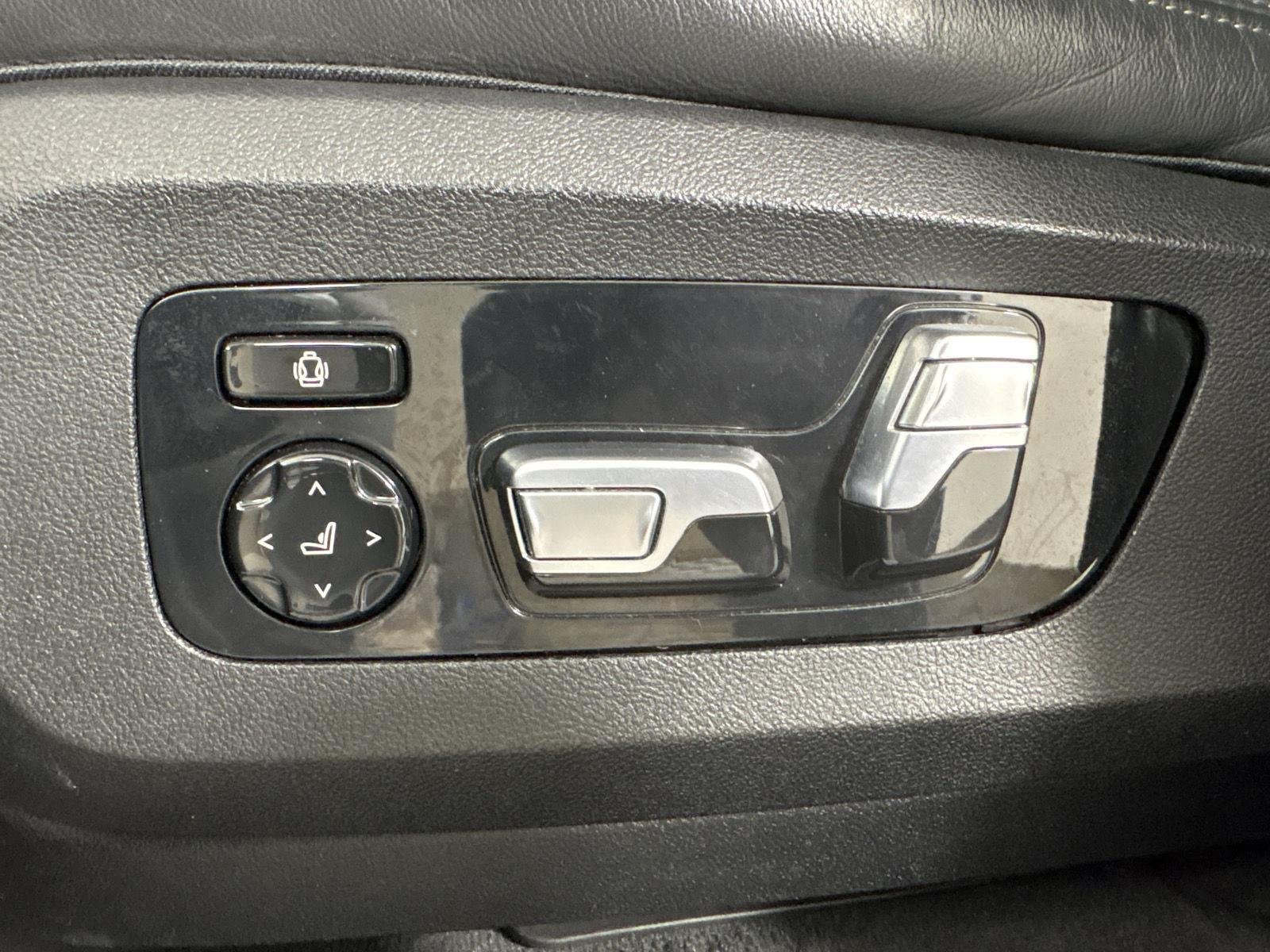 Used 2023 Carbon Black Metallic BMW xDrive40i image 16