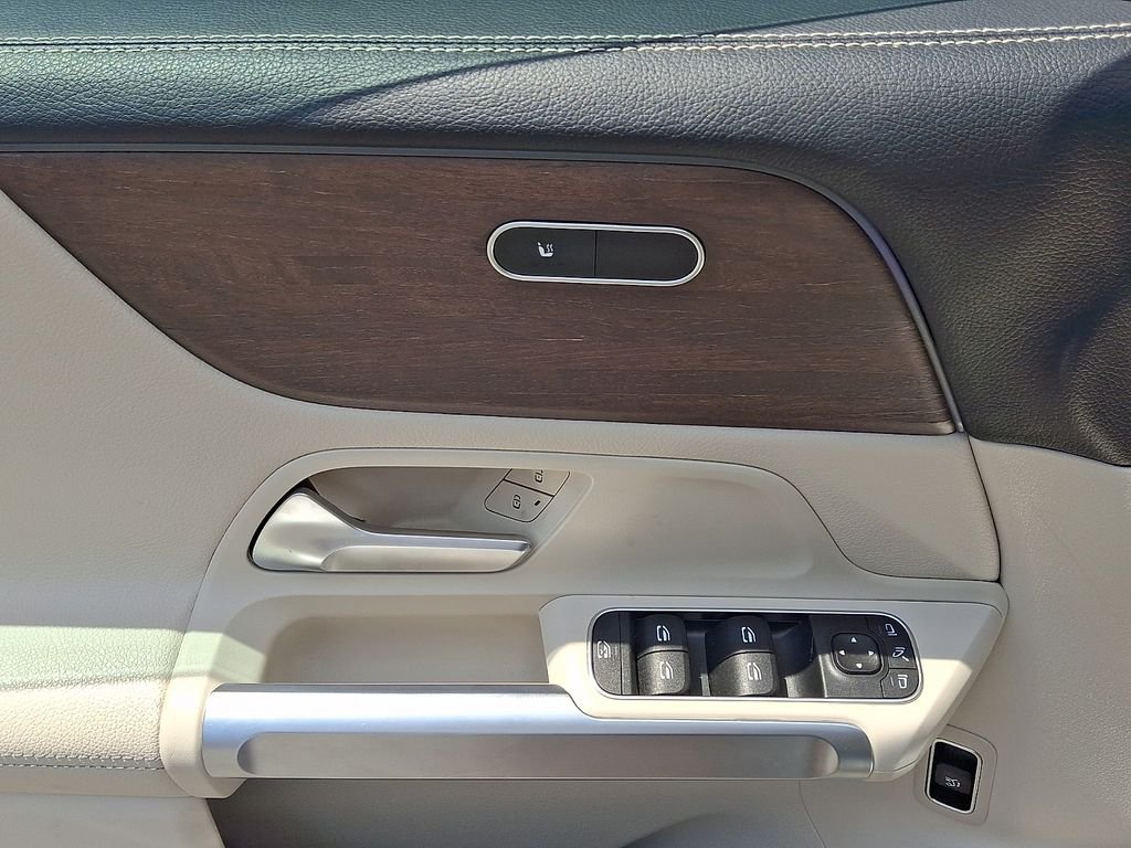 Certified Used 2022  Mercedes-Benz GLB 250 image 12