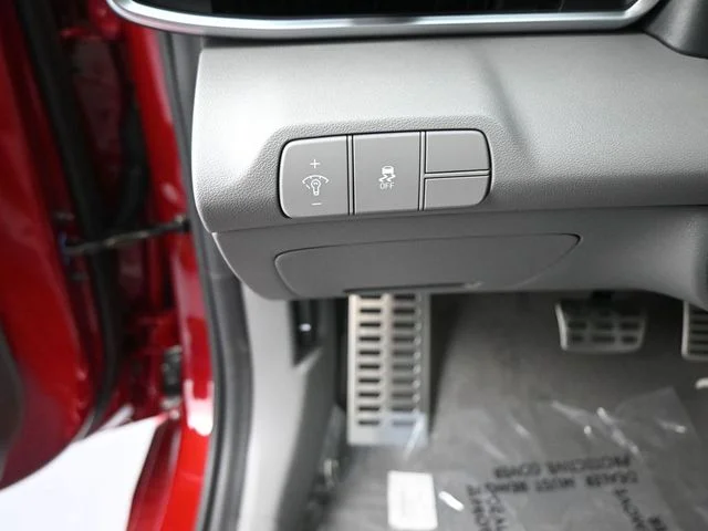 Used 2026 Red Hyundai SEL Sport image 17