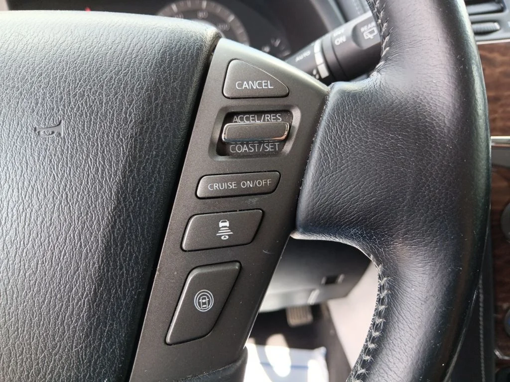 Used 2018 Pearl White Nissan SV image 19
