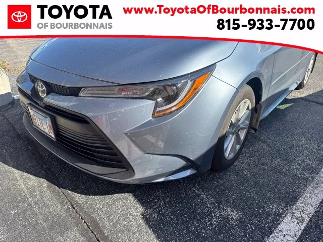 Used 2025  Toyota LE image 1
