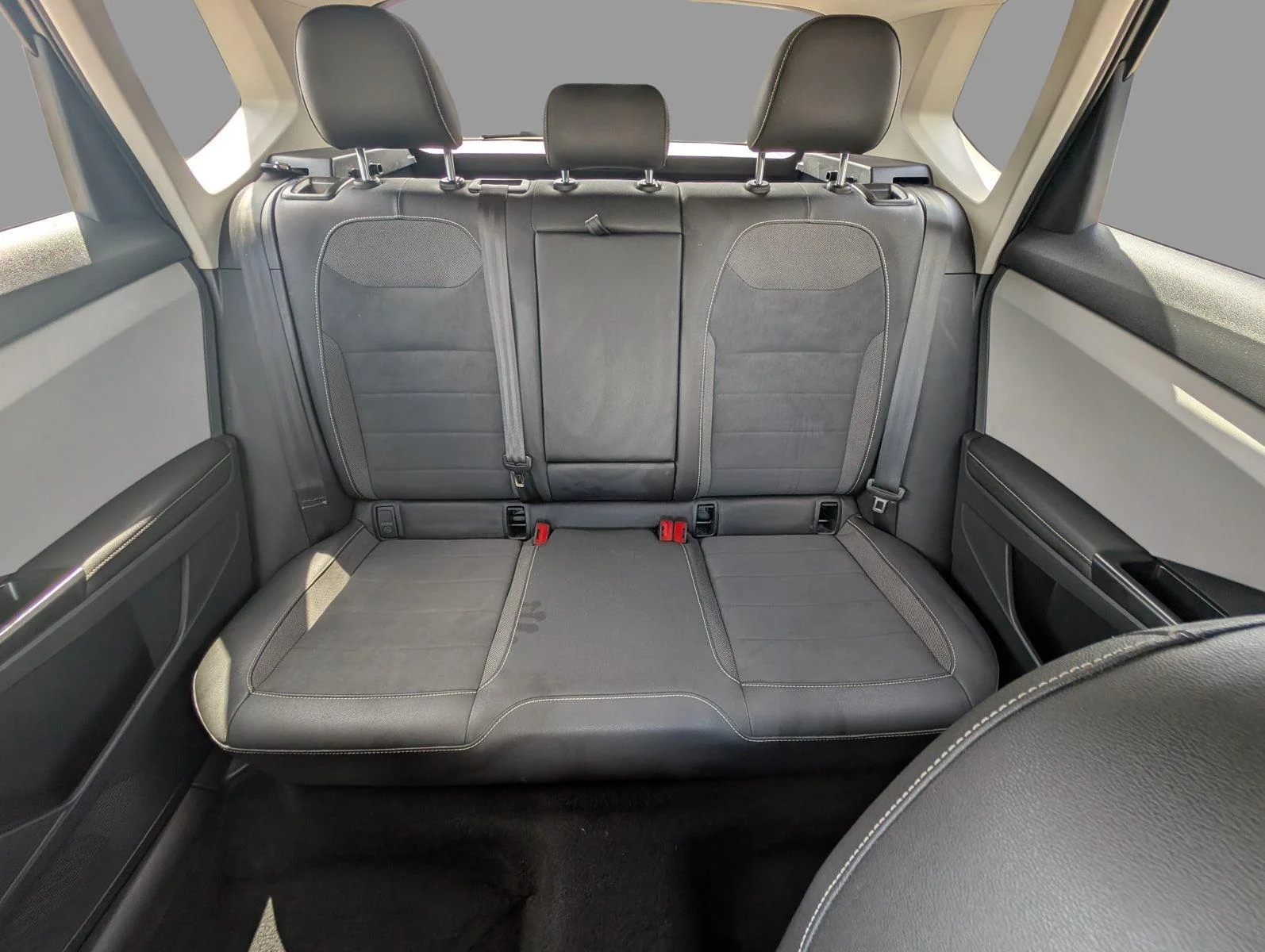 Used 2024 GRAY Volkswagen SE image 35