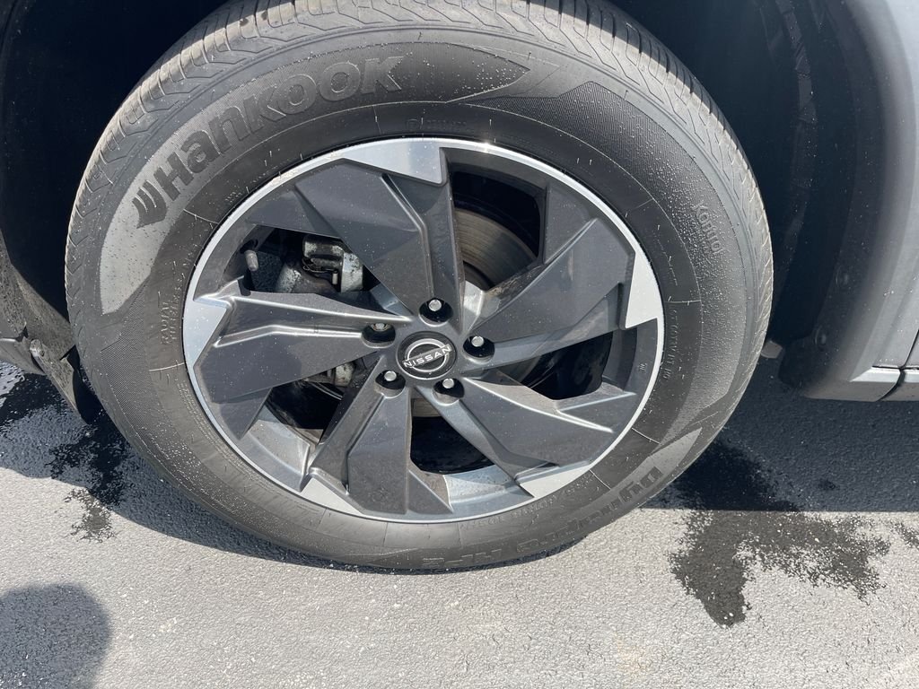 Used 2024 Gray Nissan SV image 10