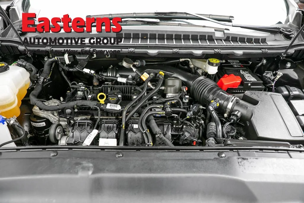 Used 2023 Black Ford SE image 7