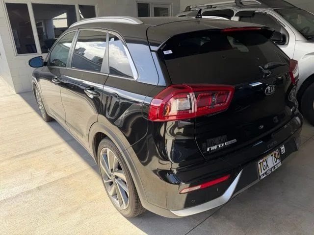 Used 2017 Black Kia Touring image 8