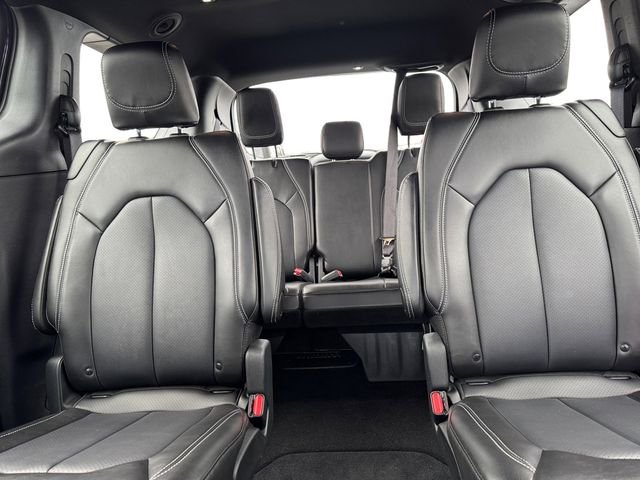 Used 2025 Black Chrysler Select image 18