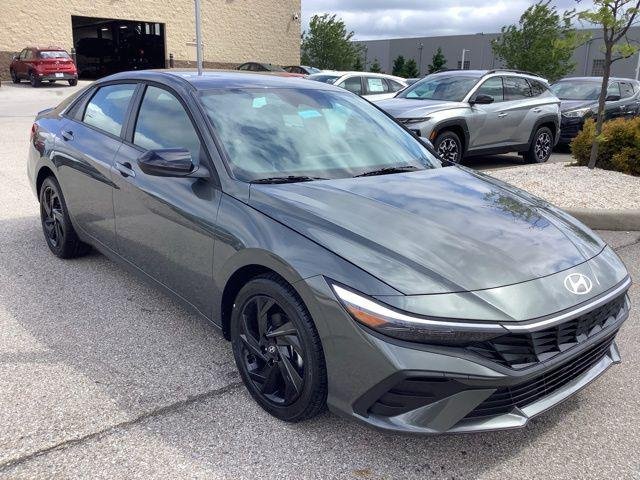New 2026 Gray Hyundai SEL Sport image 3