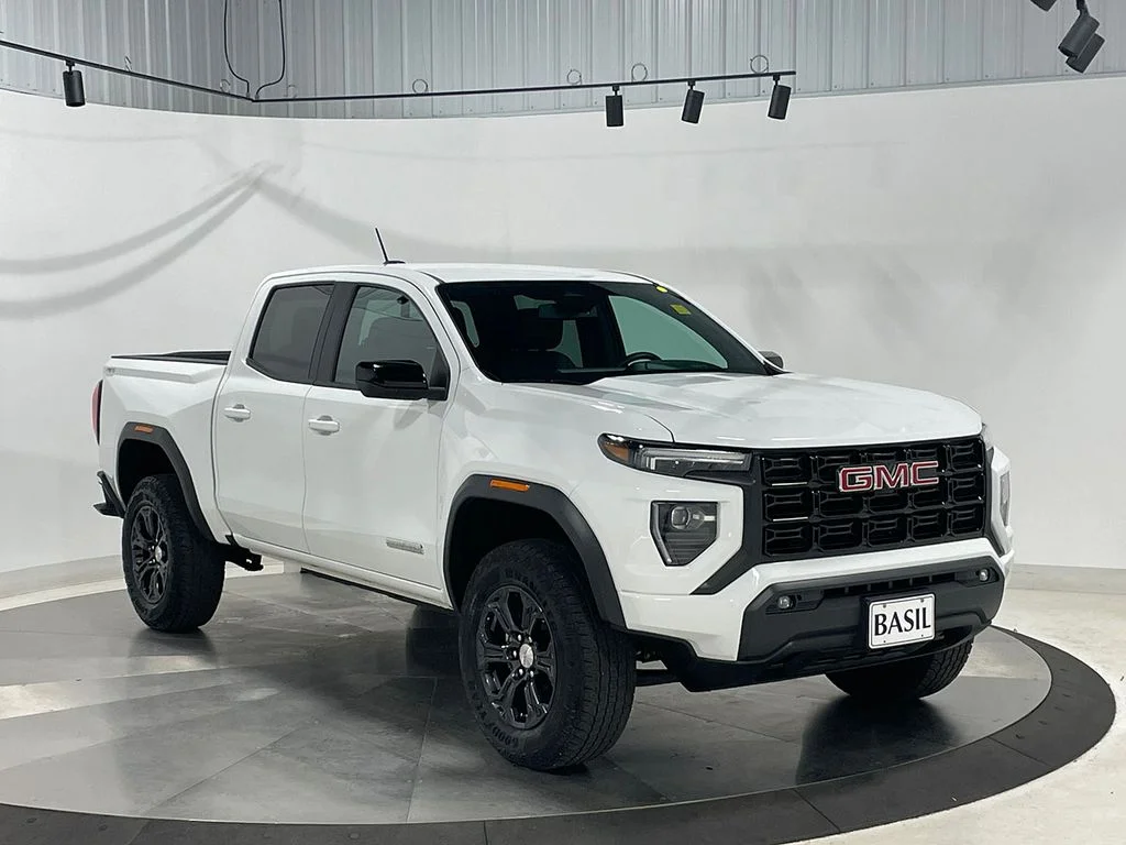 Used 2024 White GMC Elevation image 38