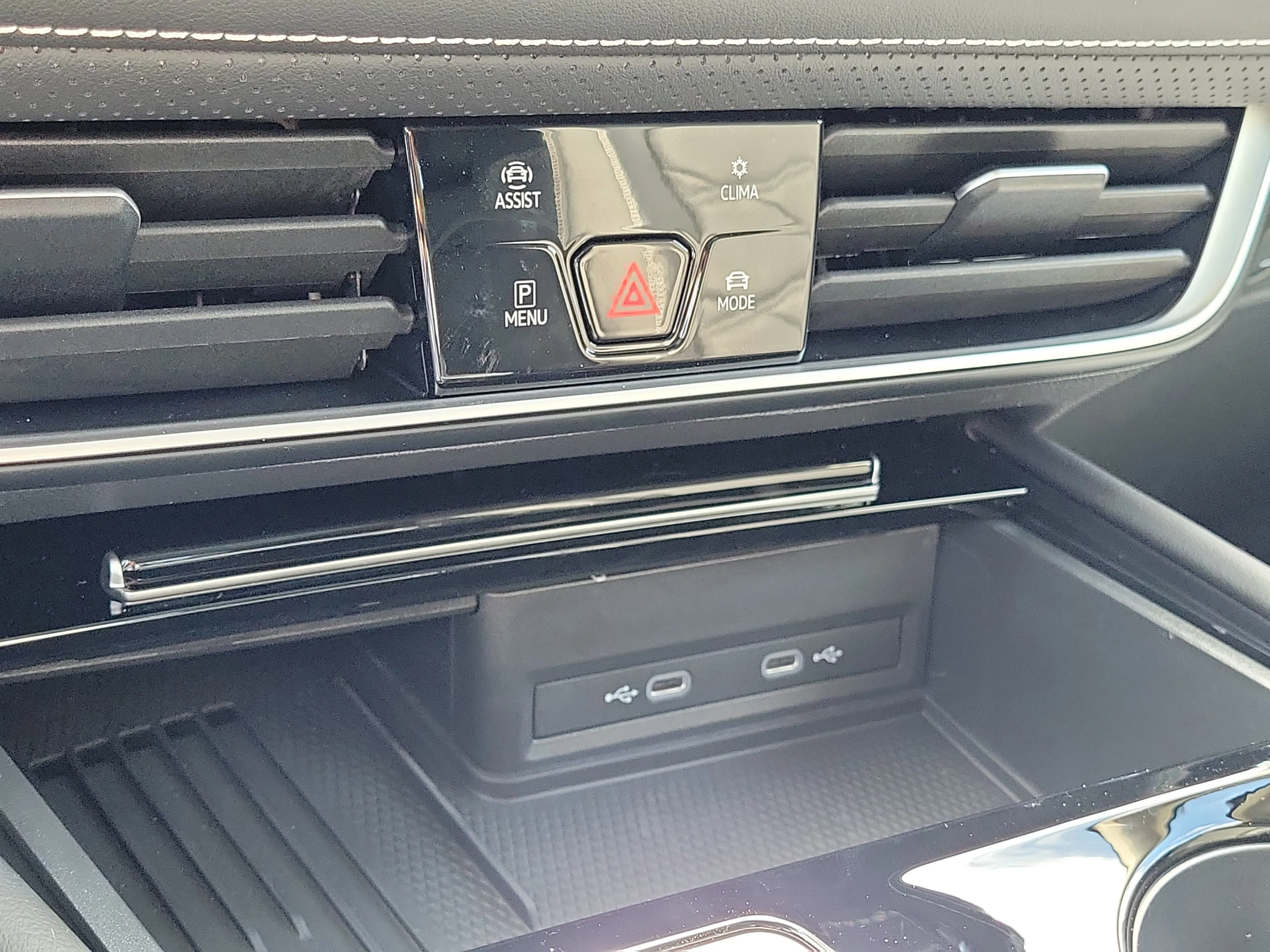New 2026 White Volkswagen 2.0T SE w/Technology image 26