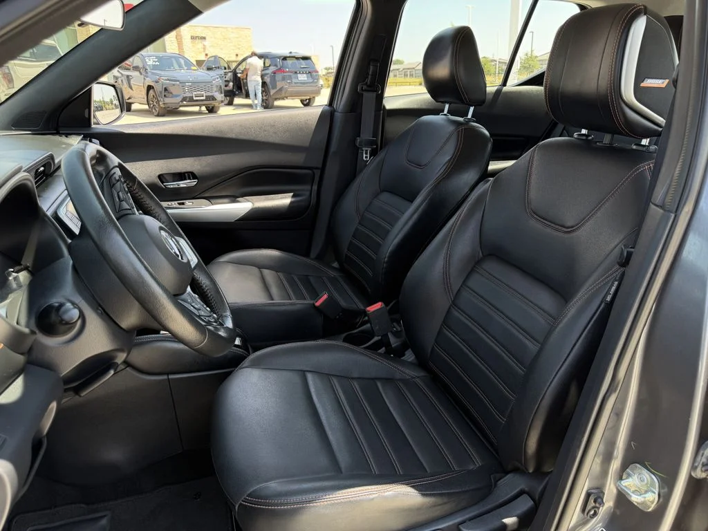 Used 2019 Gray Nissan SR image 26
