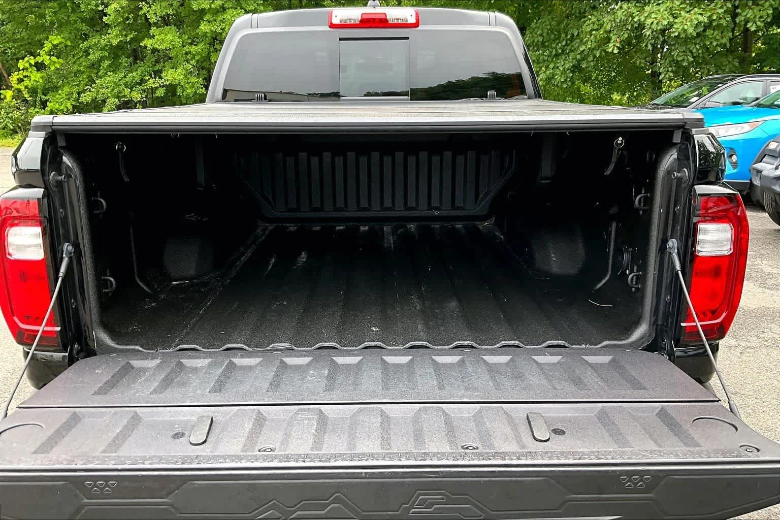 Used 2024 Onyx Black GMC 4WD Elevation image 30