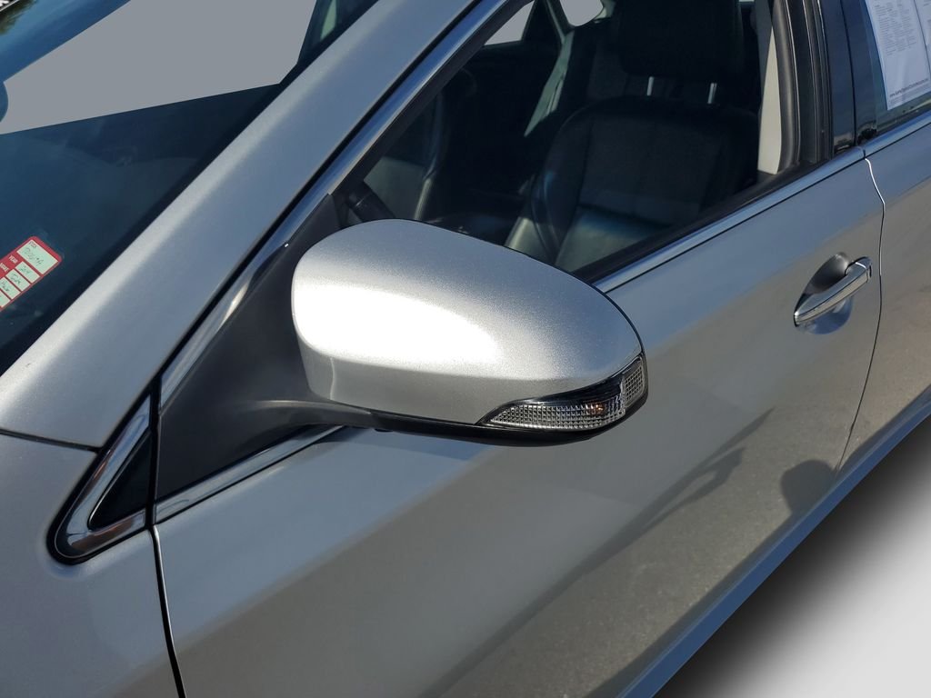 Used 2014 Silver Toyota XLE image 27