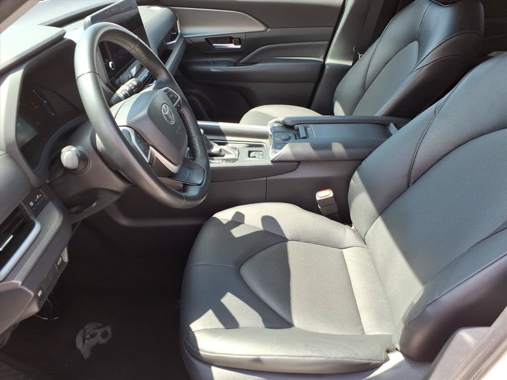 Used 2025 Beige Toyota XLE image 12