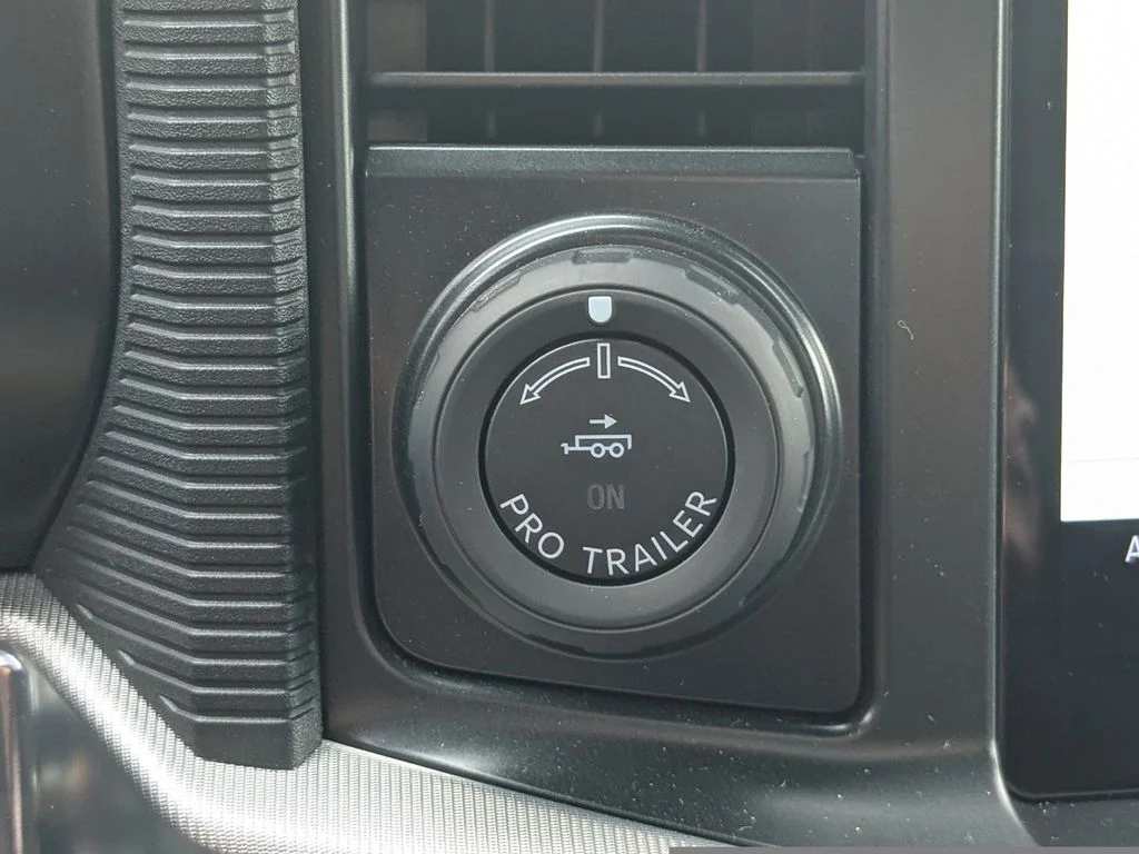 New 2025 Star White Metallic Tri-Coat Ford Lariat image 23