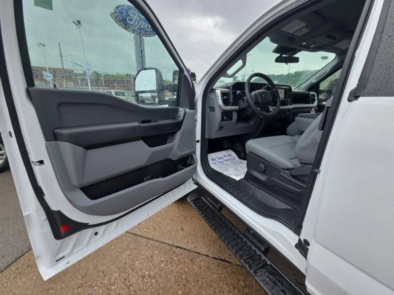 New 2026 Oxford White Ford F-350® XL image 27