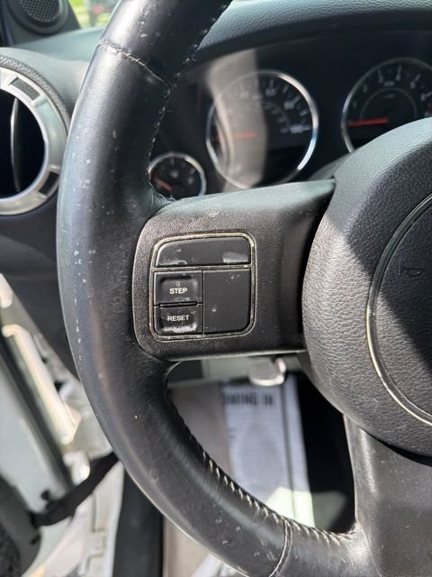 Used 2013 White Jeep Sahara image 12