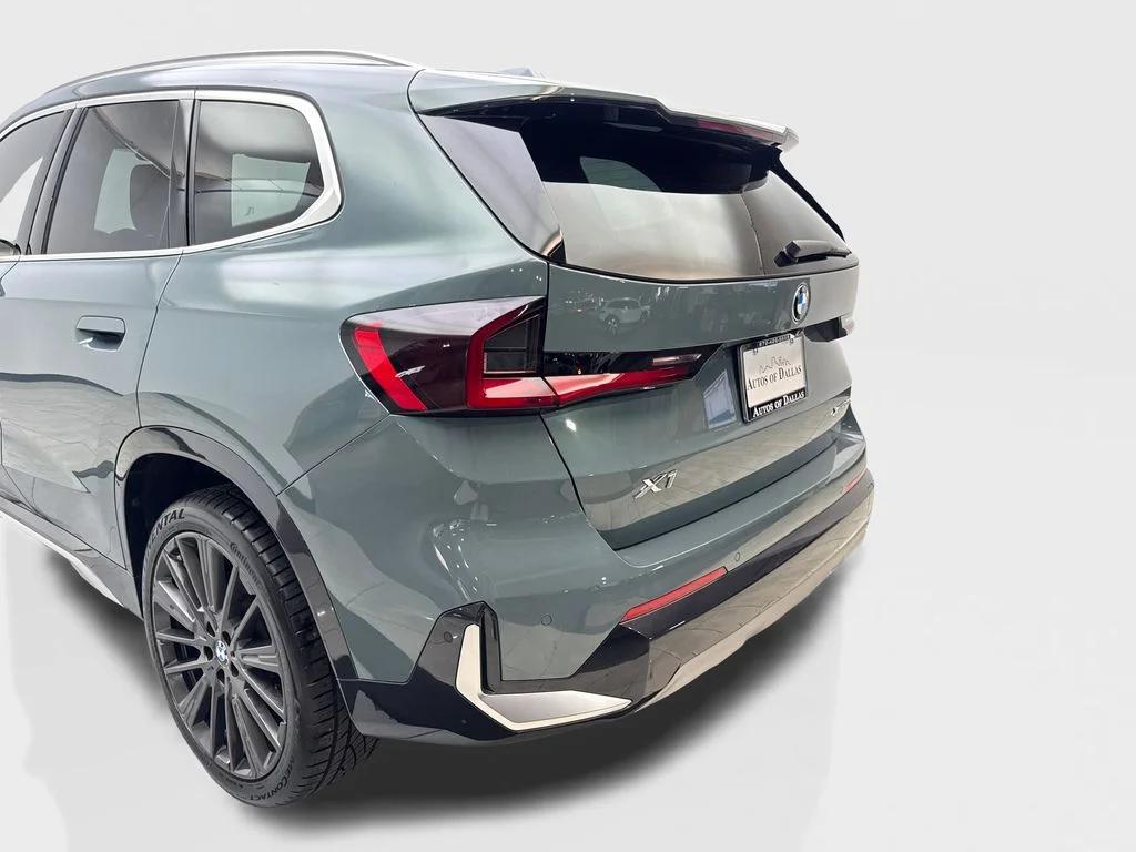 Used 2023 Green BMW xDrive28i image 19
