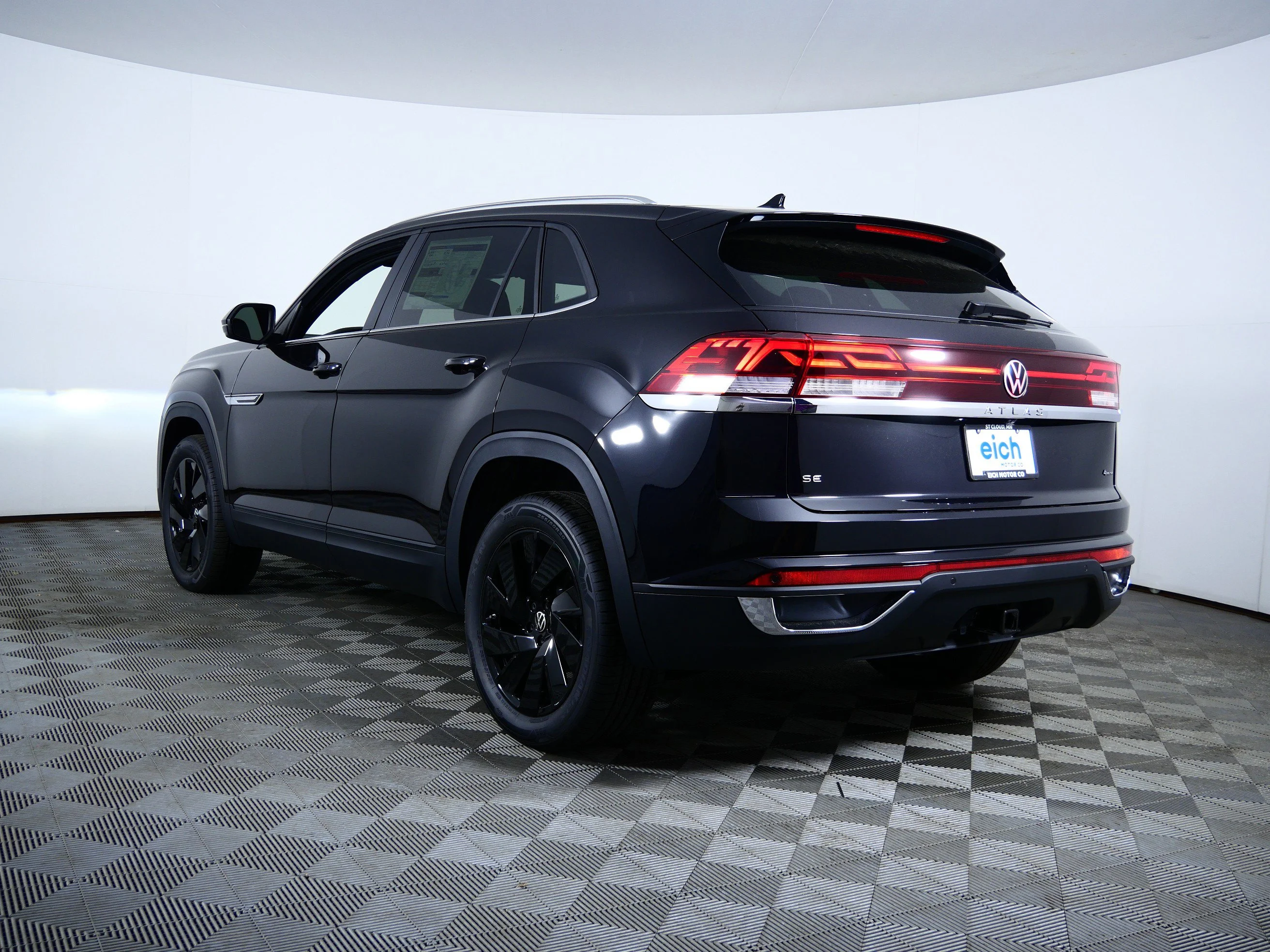 New 2026 Deep Black Pearl Volkswagen 2.0T SE w/Technology image 5