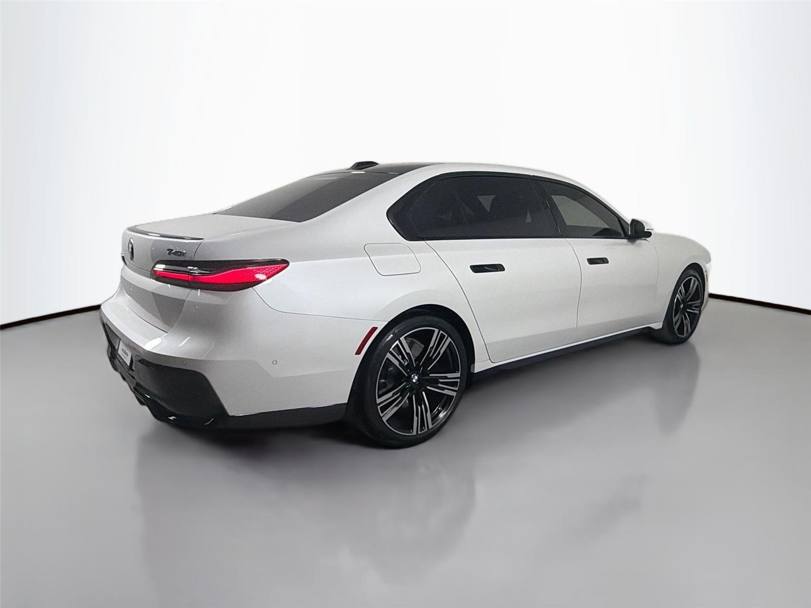 New 2026 Mineral White Metallic BMW 740i image 5